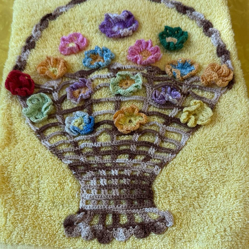 1970’s Cannon Floral Basket Embroidered Bath Towel. Granny Core. Made in USA.